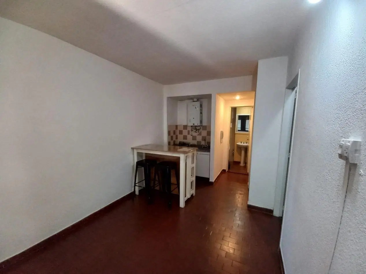 OPORTUNIDAD - INVERSORES - DPTO 1 DORMITORIO RIOBAMBA 800 (25M2) PISO 3. LUMINOSO. ORIENTAC NORTE. 2