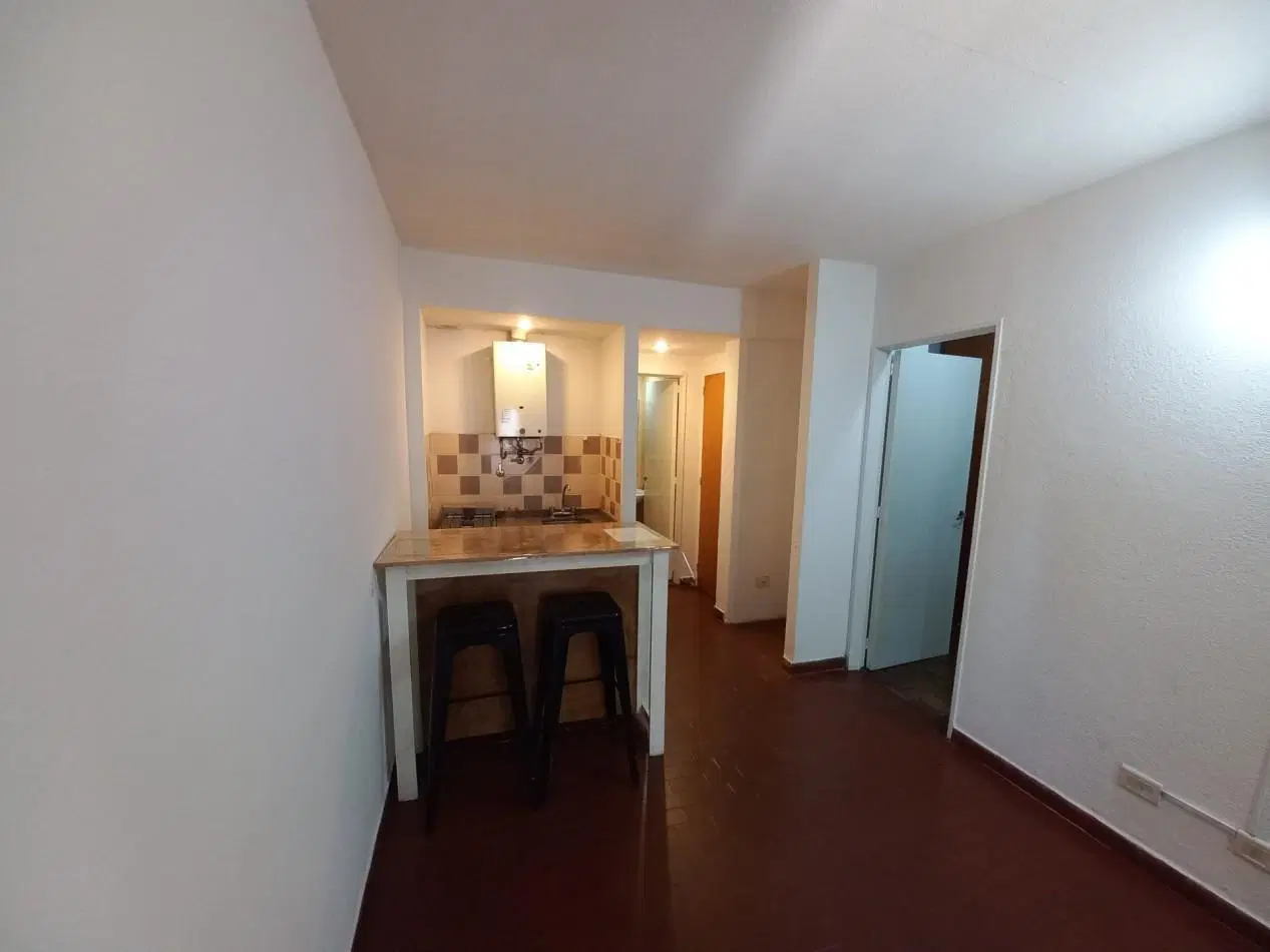 OPORTUNIDAD - INVERSORES - DPTO 1 DORMITORIO RIOBAMBA 800 (25M2) PISO 3. LUMINOSO. ORIENTAC NORTE. 3