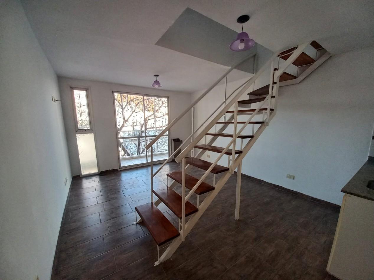 Foto de Excelente y amplio departamento duplex al frente con balcon y terraza, imagen 1