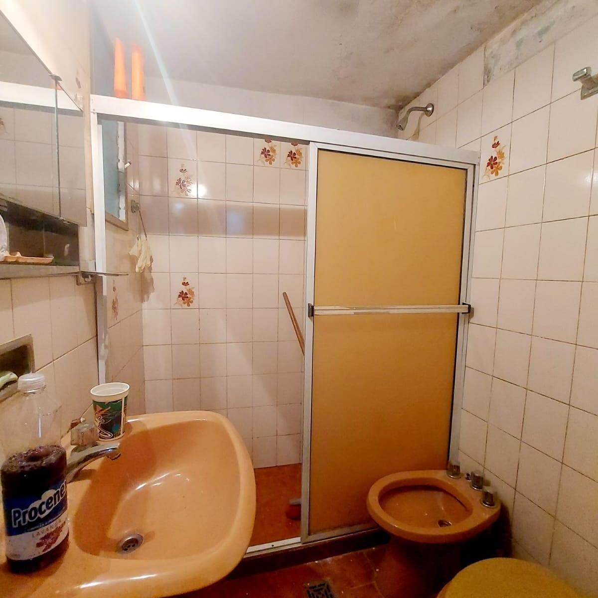Se Vende! Casa con Galpón en Zona Comercial! 4