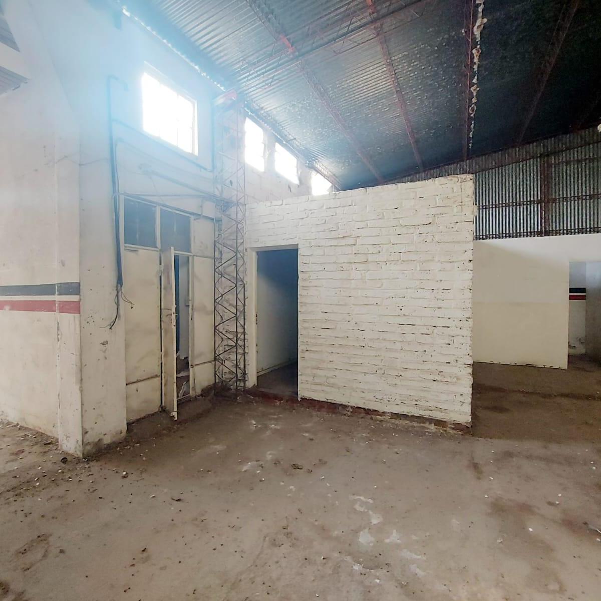 Se Vende! Casa con Galpón en Zona Comercial! 1