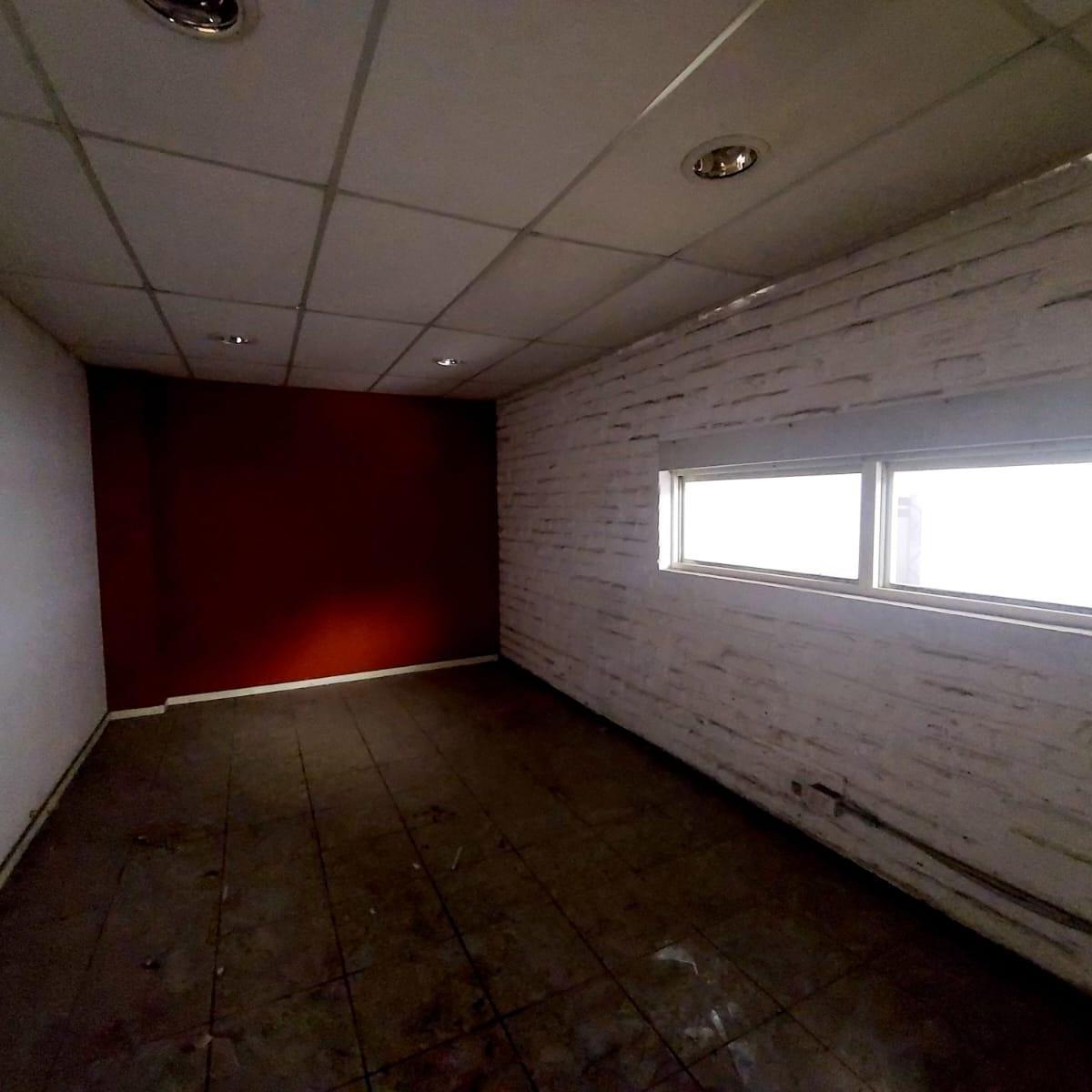 Se Vende! Casa con Galpón en Zona Comercial! 2