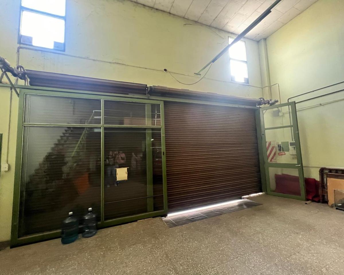 Se Vende Casa con Local en Soler Al 600! 5