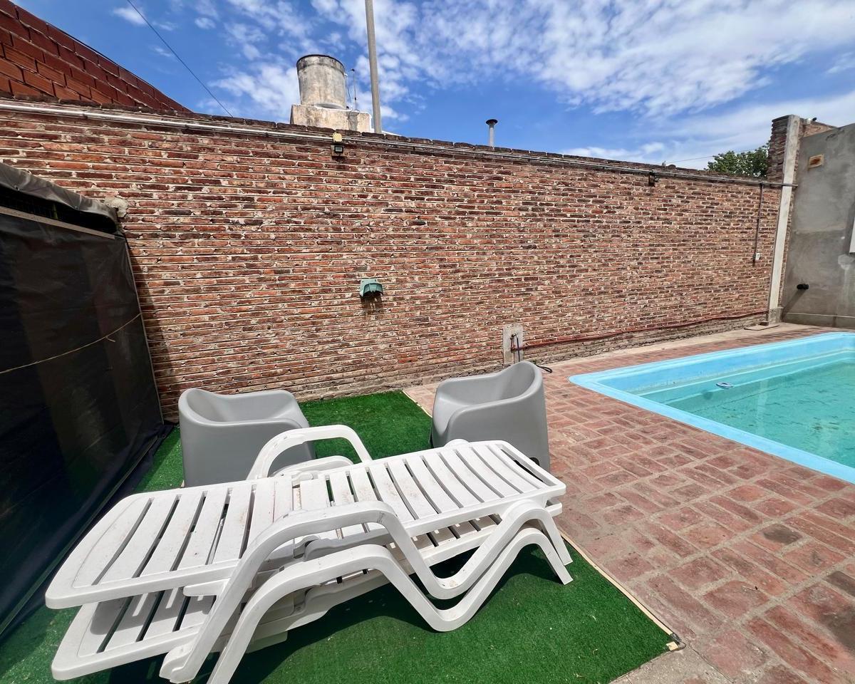 Se Vende Casa con Local en Soler Al 600! 4