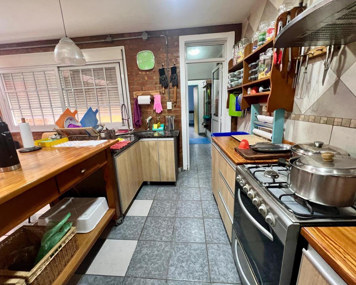 Se Vende Casa con Local en Soler Al 600! 3