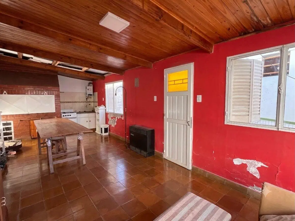 EXCELENTE CASA EN BARRIO LOS ALMENDROS!!! 1