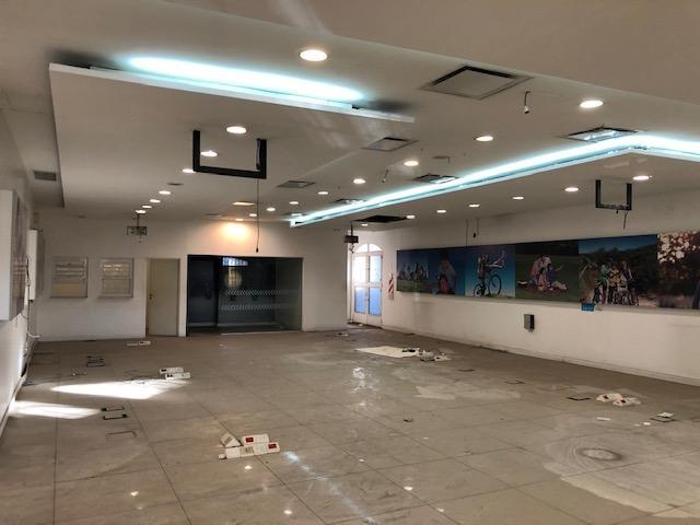 Local con Edificio Corporativo 3