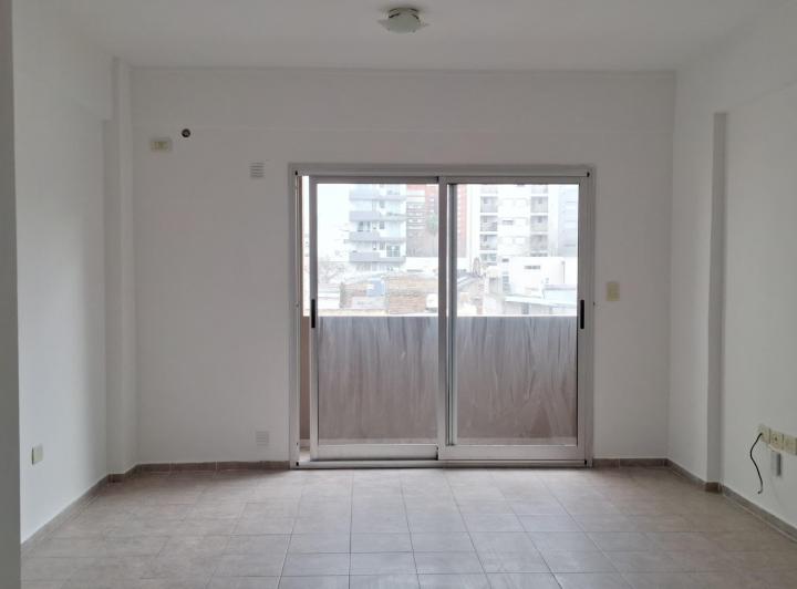 60 e- 9 y 10. ALQUILO MONOAMBIENTE PISO 2° AL CONTRAFRENTE. MUY BUEN ESTADO! 4