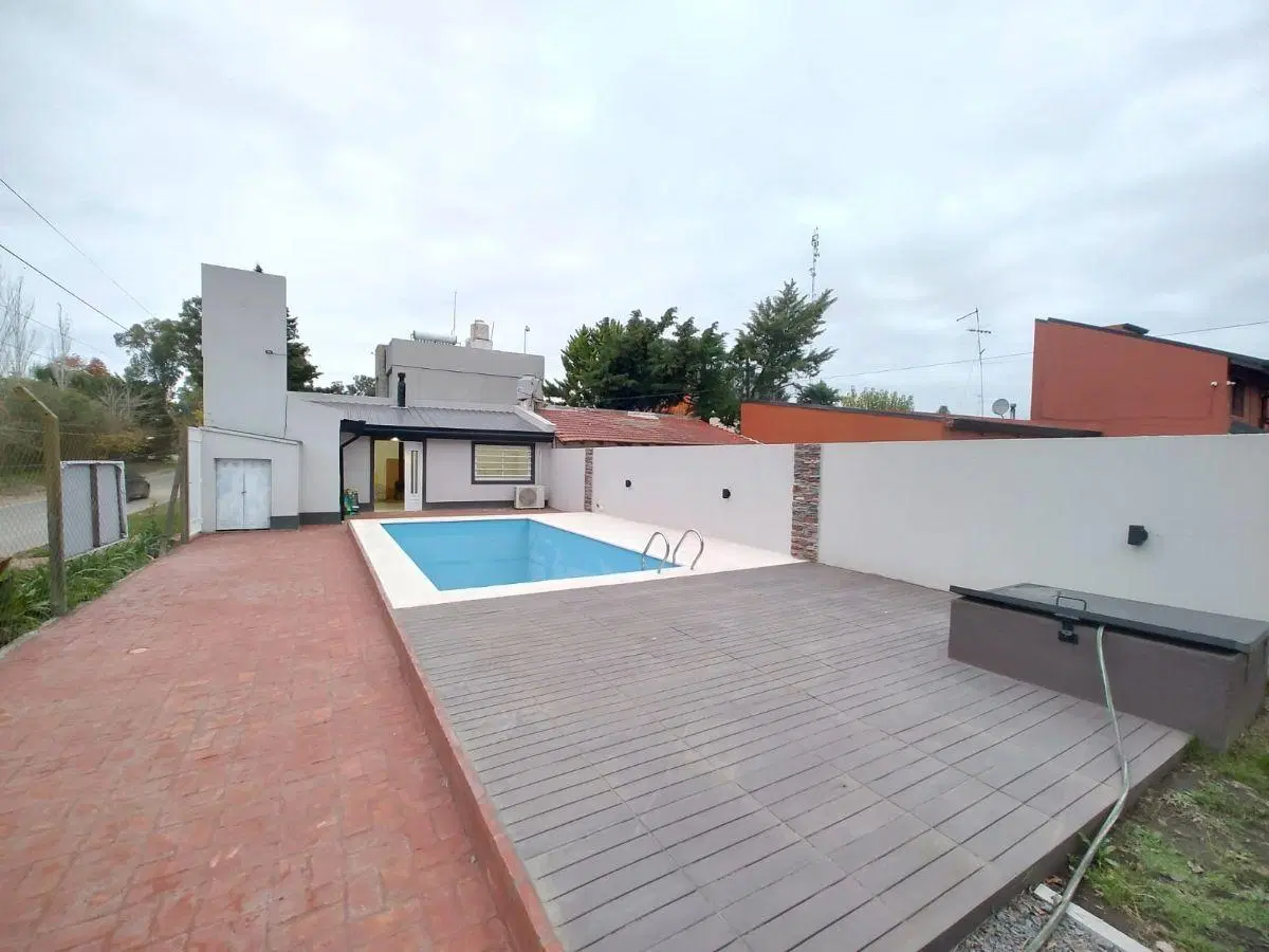 Vendo casa sobre lote propio de 8,66 x 34,64 mts en Villa Garibaldi parque Sicardi 3