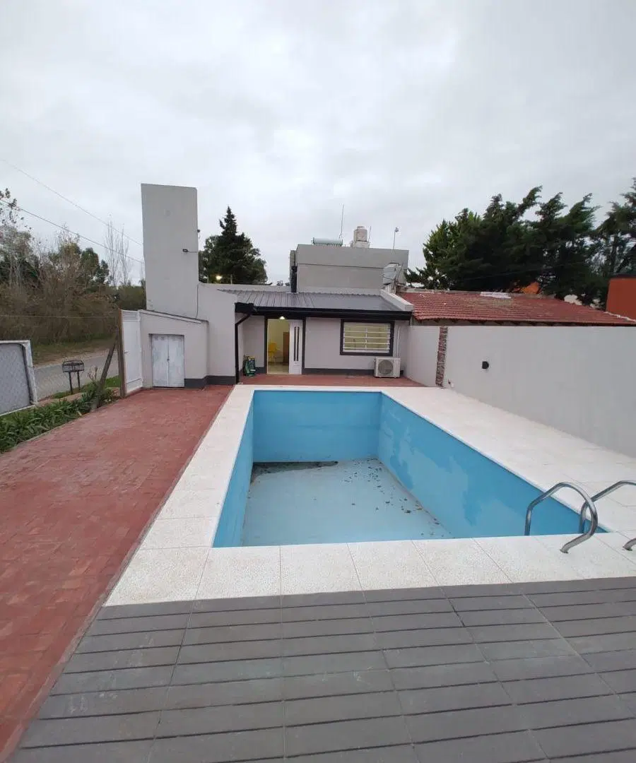 Vendo casa sobre lote propio de 8,66 x 34,64 mts en Villa Garibaldi parque Sicardi 2