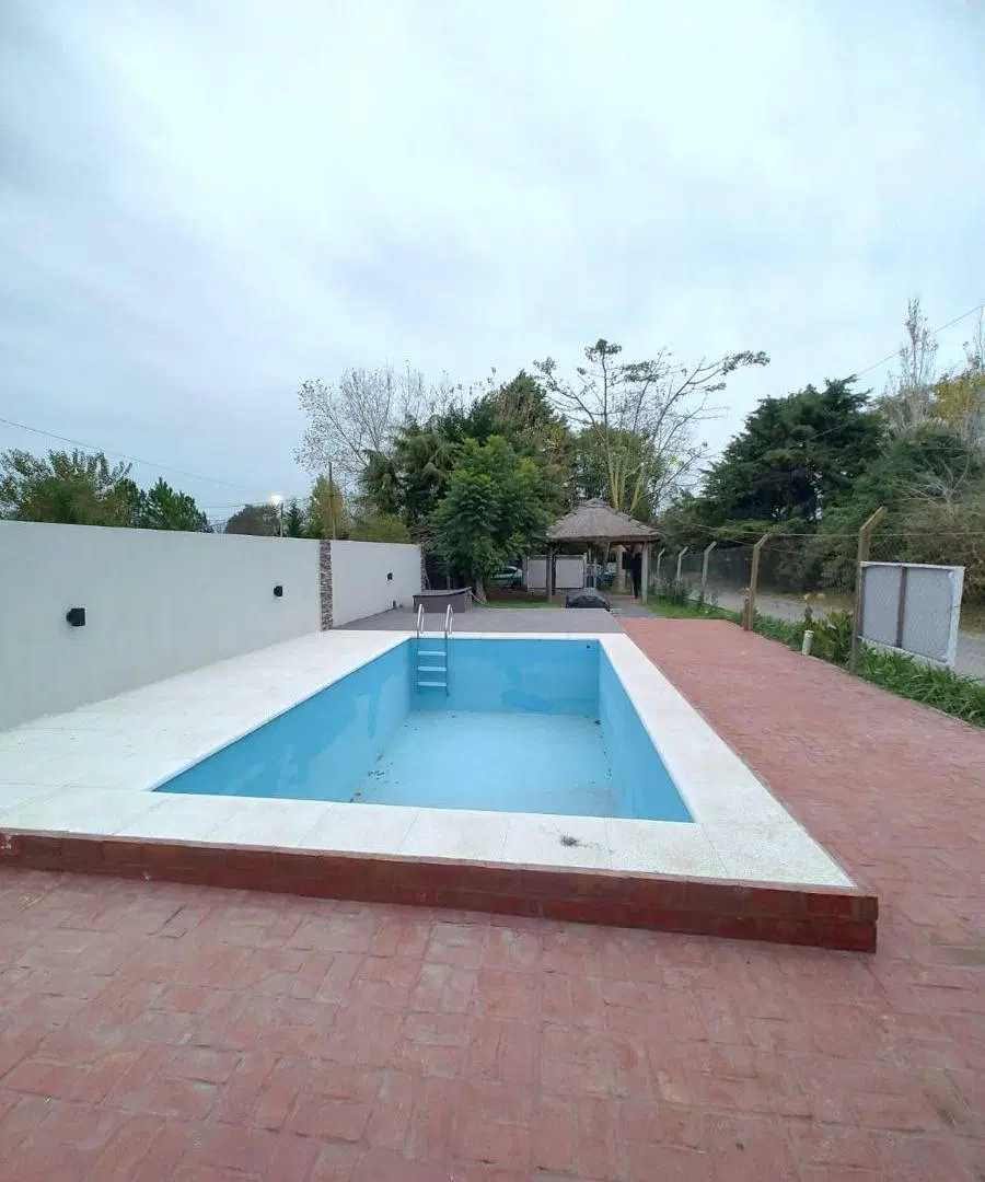 Vendo casa sobre lote propio de 8,66 x 34,64 mts en Villa Garibaldi parque Sicardi 5