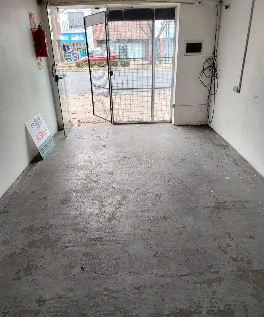 Alquilo local planta baja al frente en avenida 44 e/ Plaza Italia y 8 3