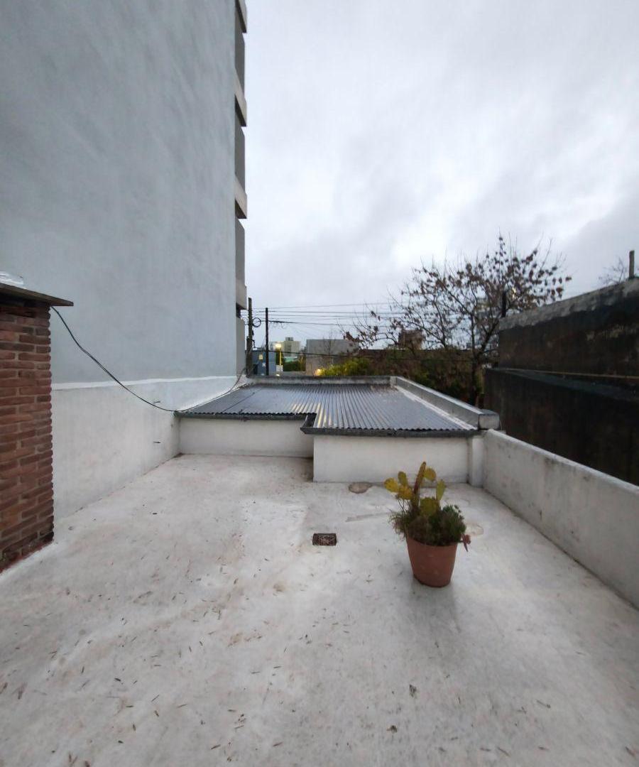 Foto de Casa de 300 m² con 2 dormitorios en venta y alquiler en La Plata, imagen 2