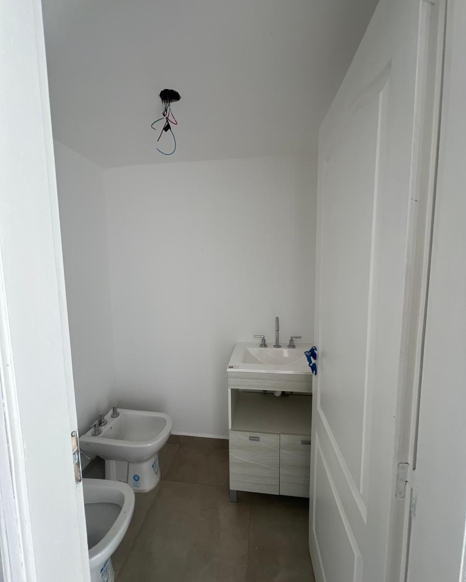 Departamento en Venta de Dos Dorm. con Cochera - Zona Calvario 3