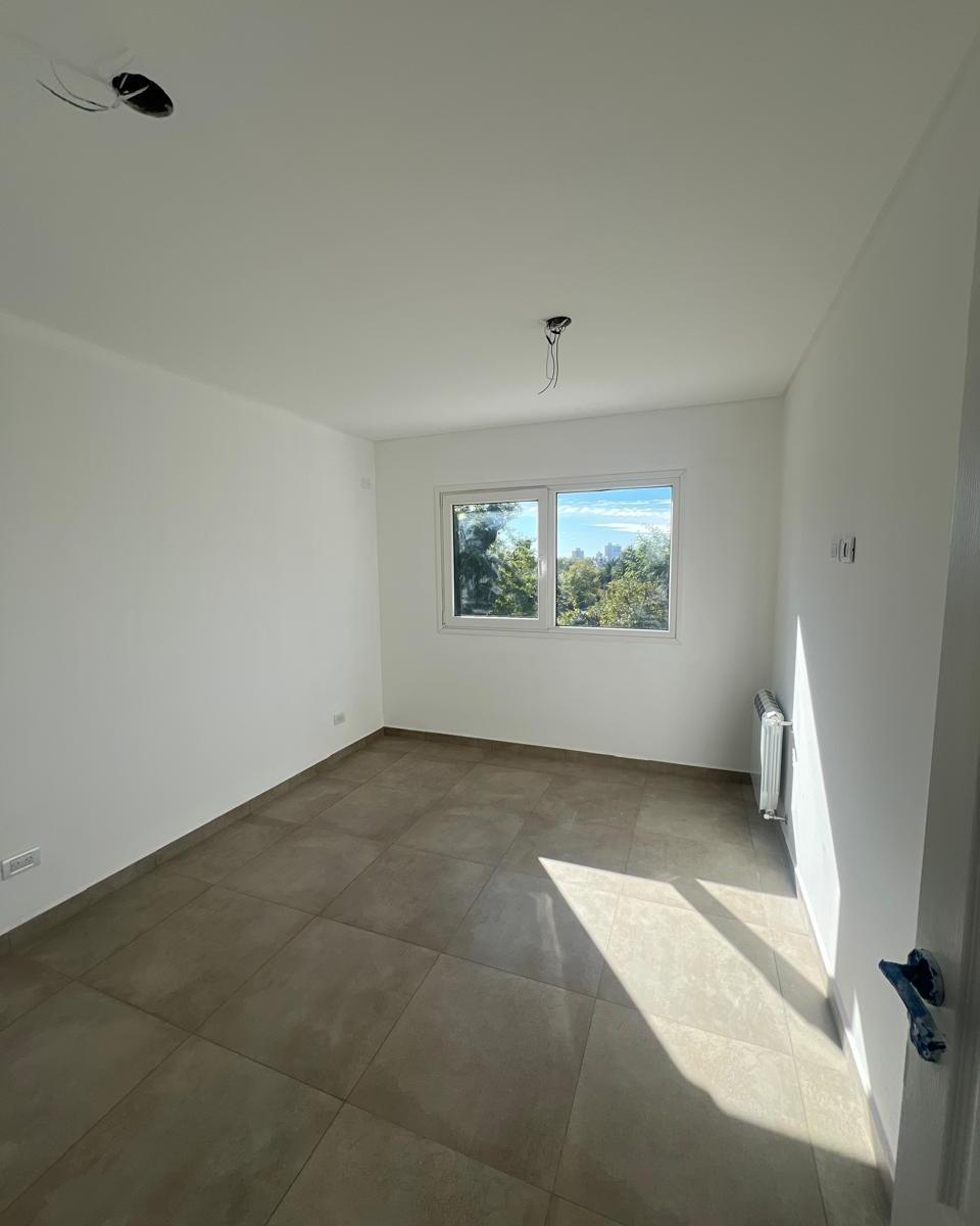 Departamento en Venta de Dos Dorm. con Cochera - Zona Calvario 4