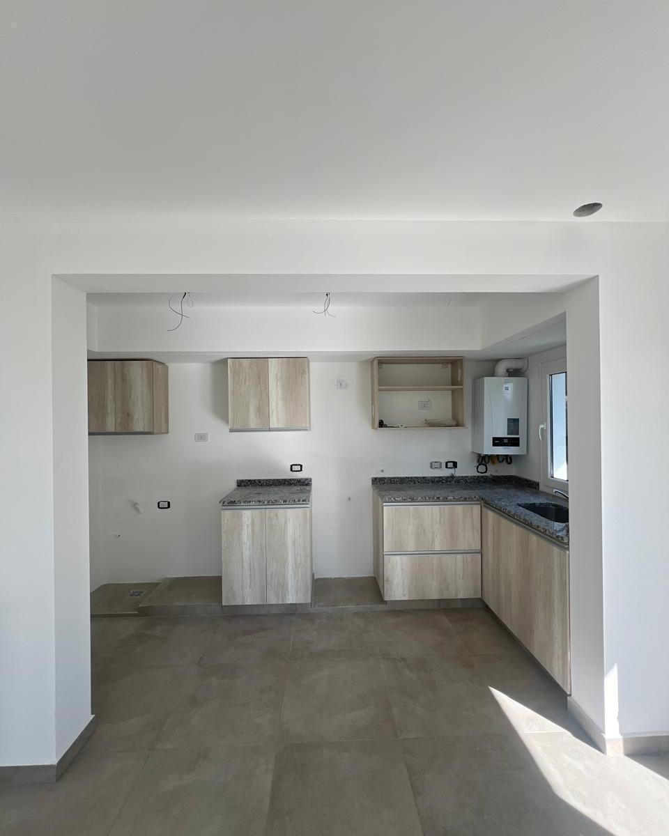Departamento en Venta de Dos Dorm. con Cochera - Zona Calvario 2