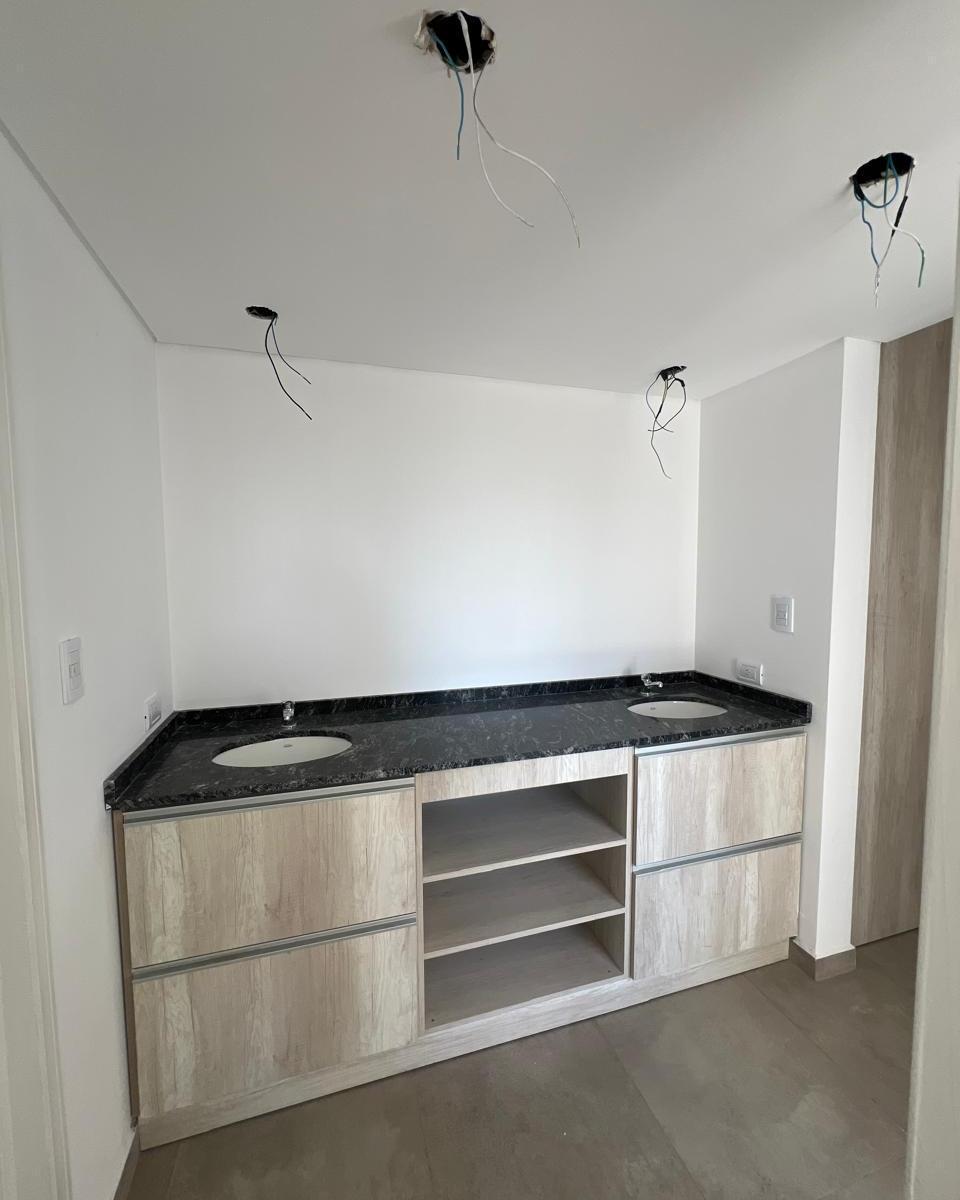Departamento en Venta de Dos Dorm. con Cochera - Zona Calvario 5