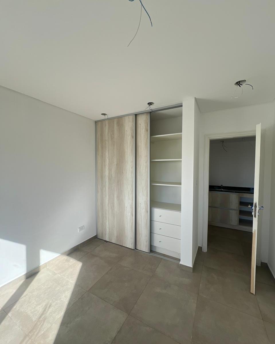 Departamento en Venta de un Dormitorio con Cochera - Zona Calvario 4
