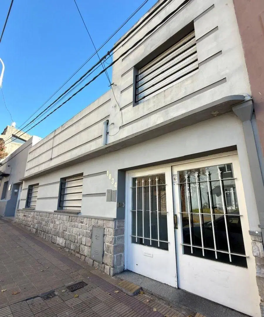 Casa Céntrica de 4 Dormitorios con Cochera 4
