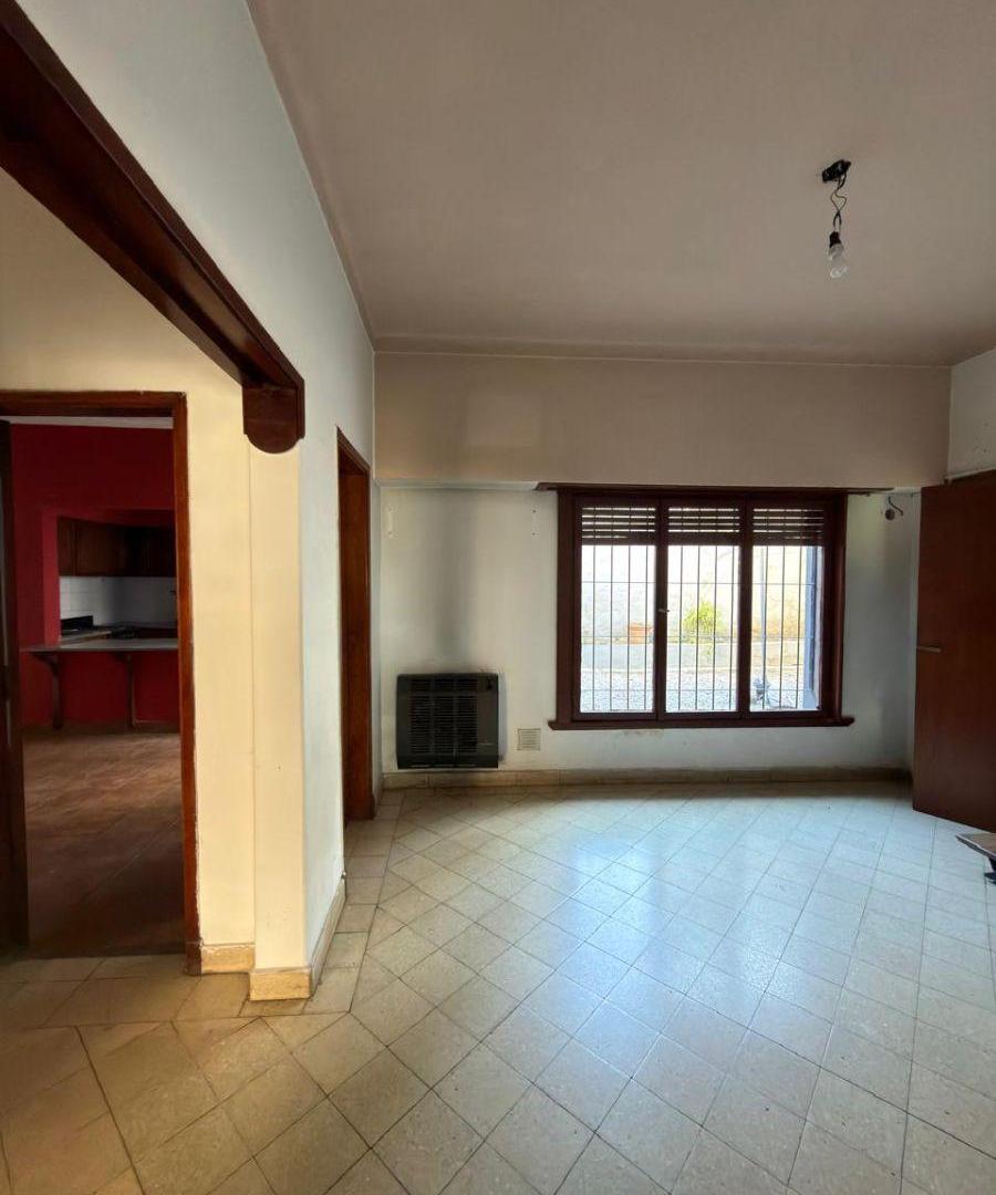 Casa Céntrica de 4 Dormitorios con Cochera