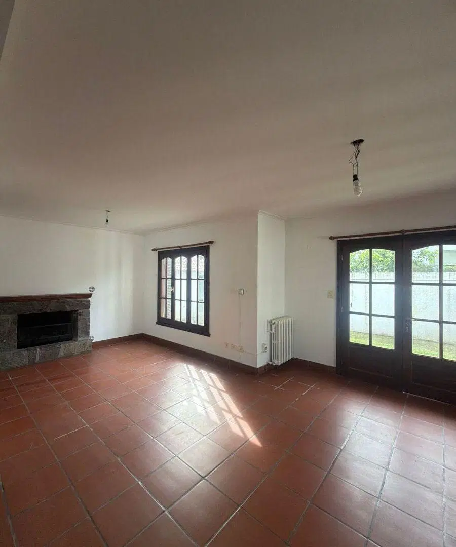 Casa en Alquiler de 3 Dorm. en Condominio (Zona Cerrito) 2