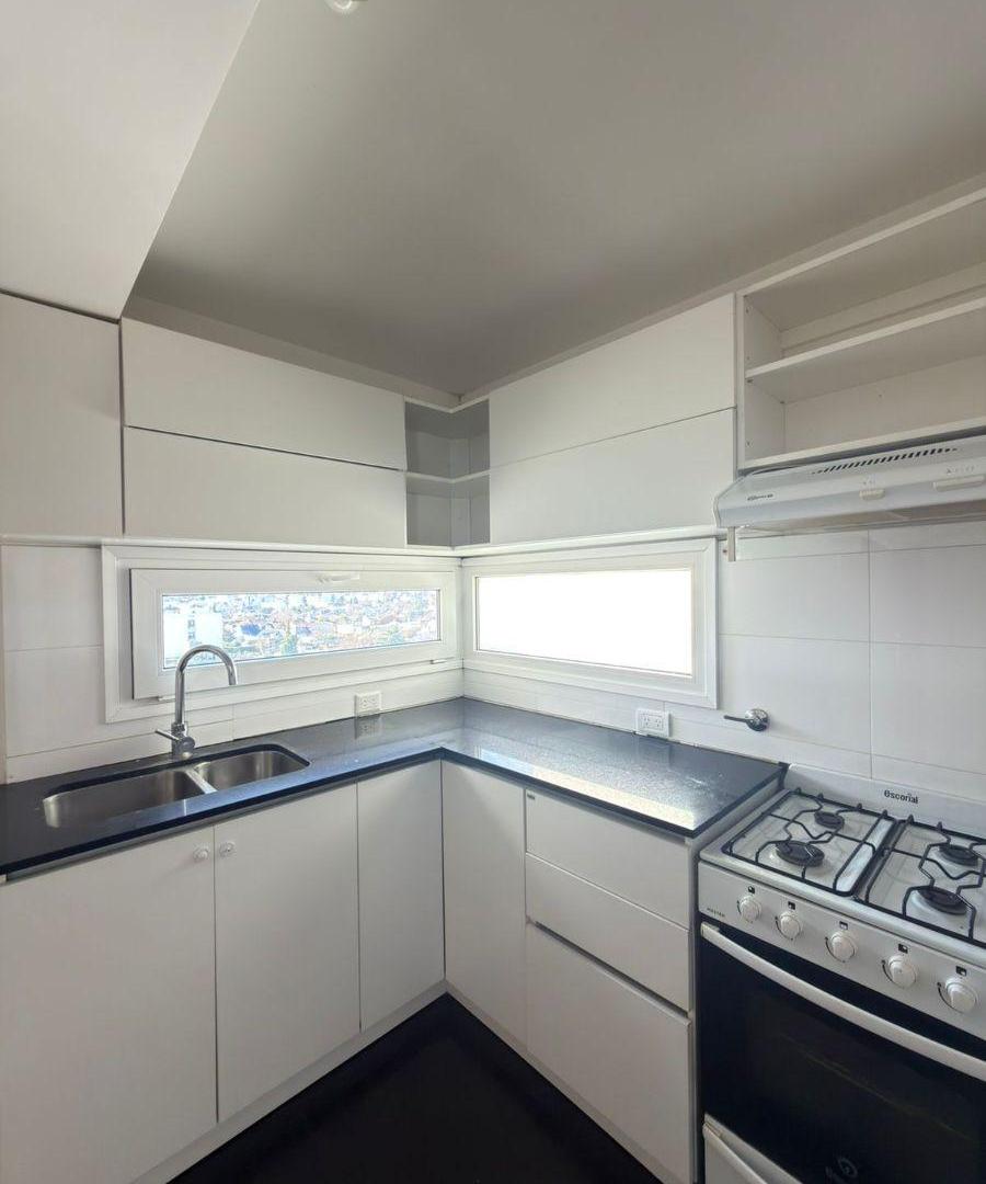 Foto de Departamento en Alquiler de Dos Dormitorios con Cochera, imagen 1