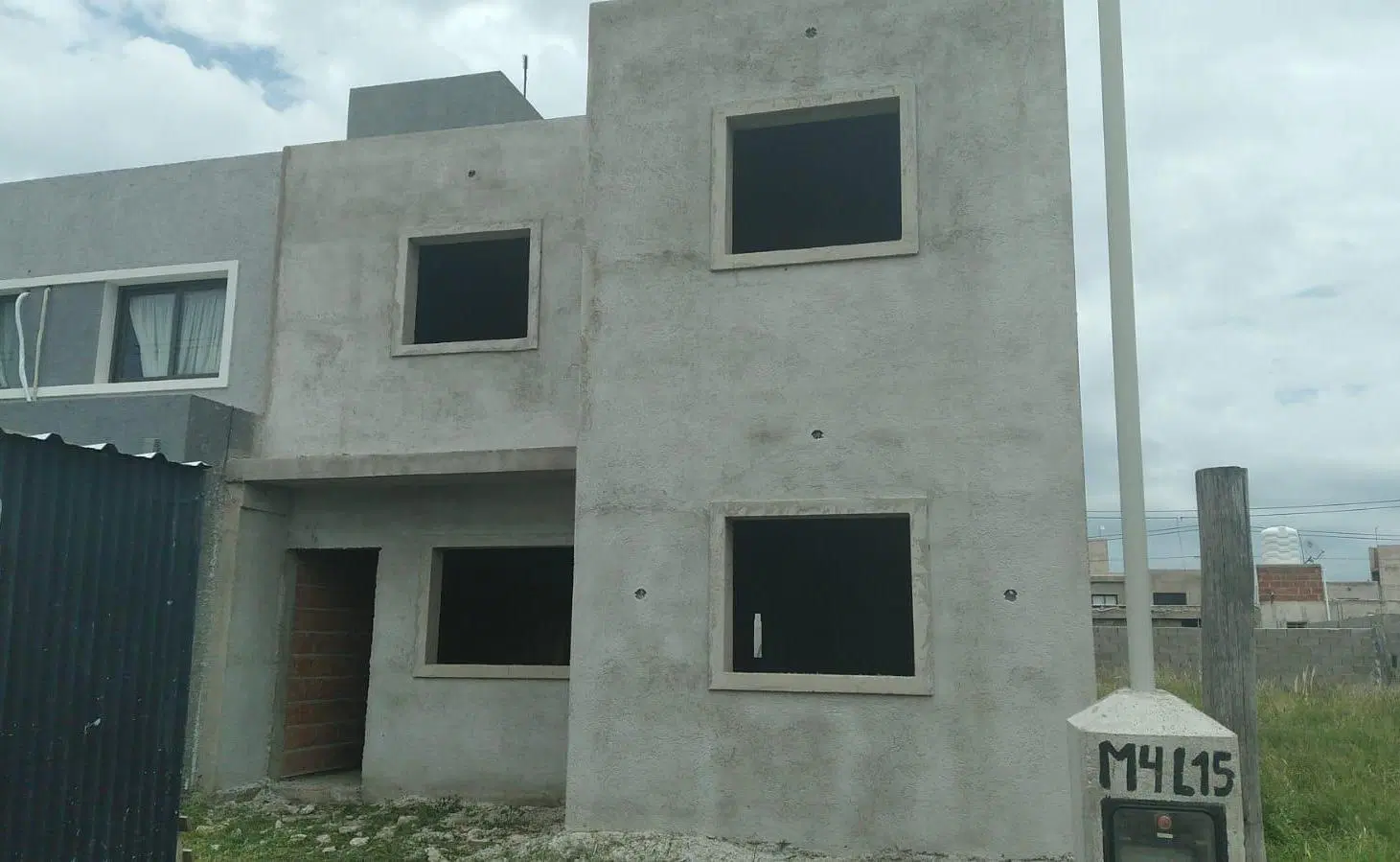 Hermosa Casa 4 dormitorios en Barrio Vicor sin terminar 3