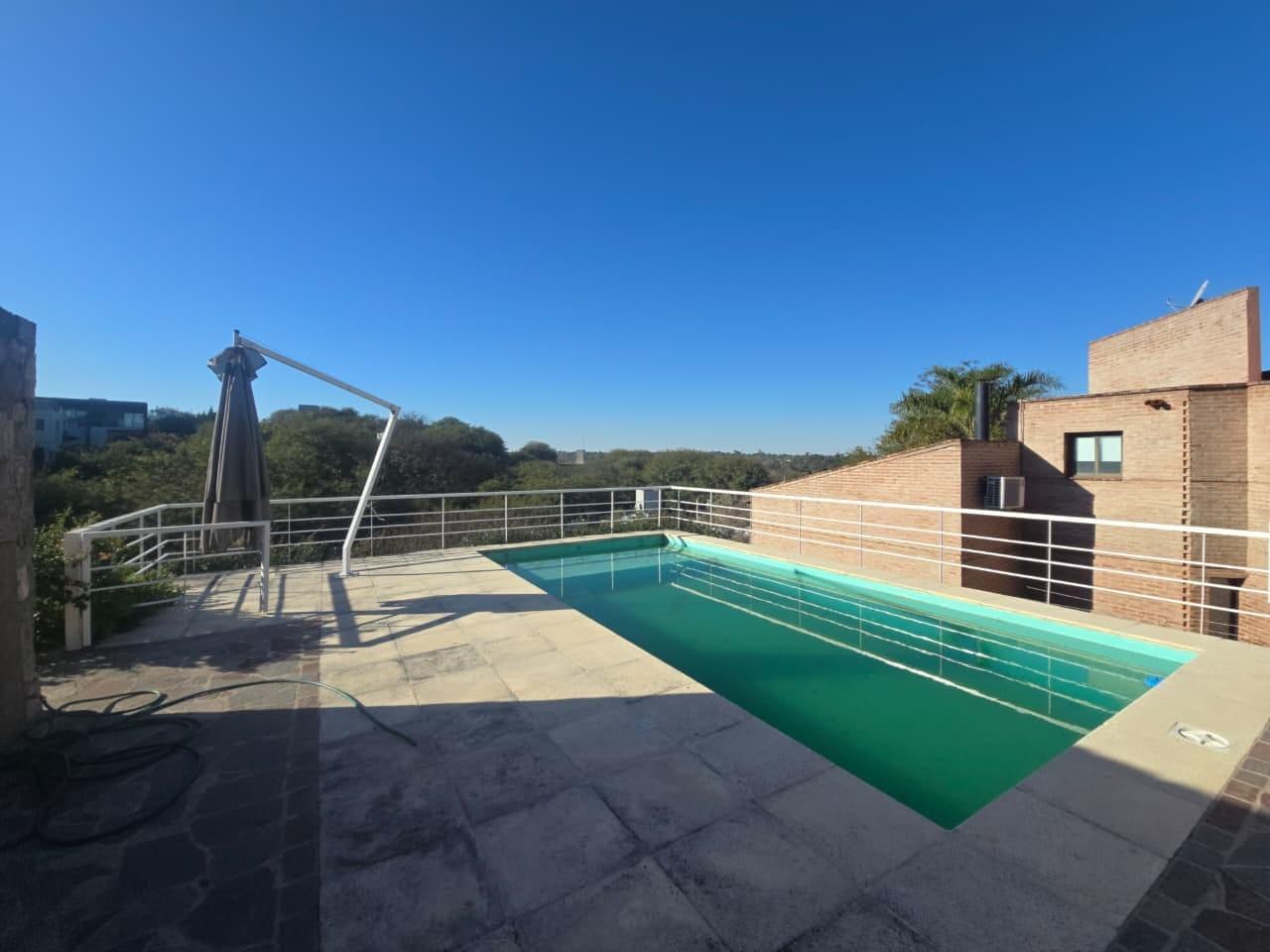 Foto de Exclusiva Residencia de Categoría en Country Cinco Lomas, imagen 1