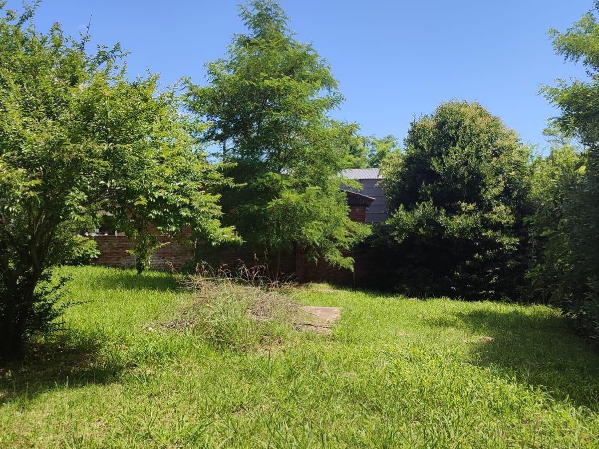 Lote con Casa a Demoler en Cerro Leones 3