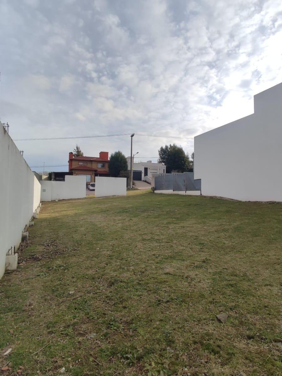 Se Vende Lote Zona Camino del Lago 3