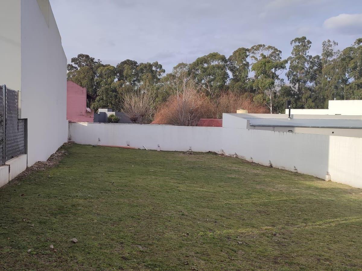 Se Vende Lote Zona Camino del Lago 4