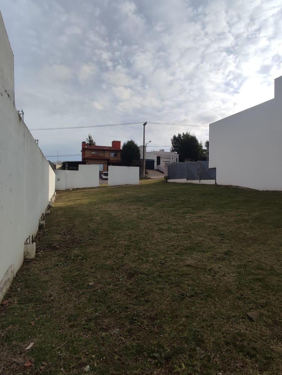 Se Vende Lote Zona Camino del Lago 5