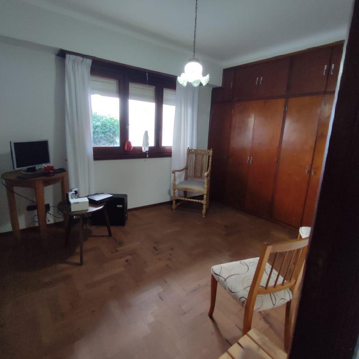 Casa Semicéntrica de 3 Dorm. 3