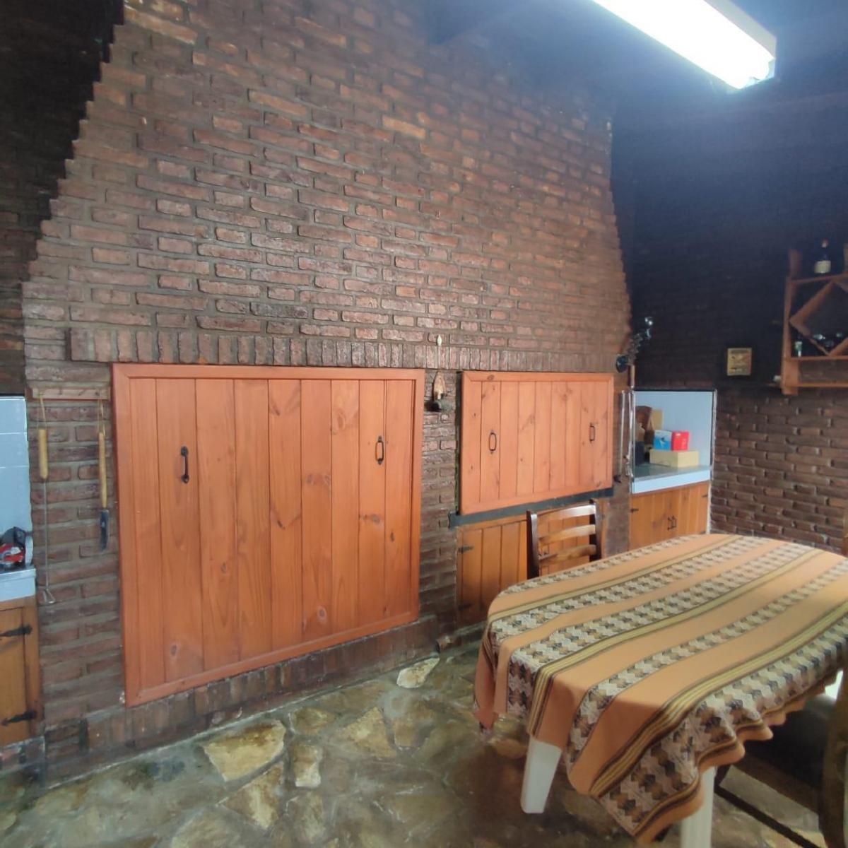 Casa Semicéntrica de 3 Dorm. 5