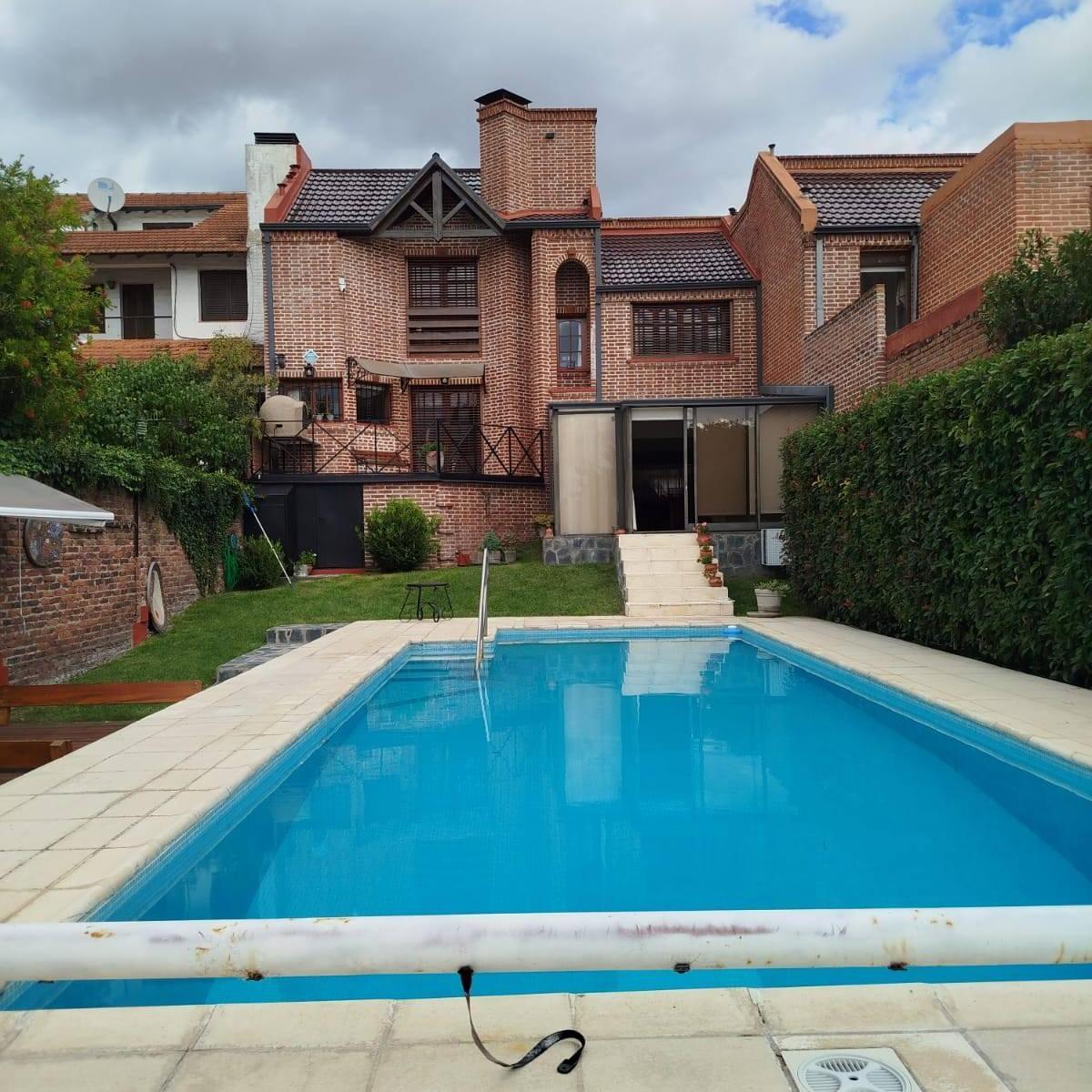 Casa en Zona Residencial de 3 Dorm. 1