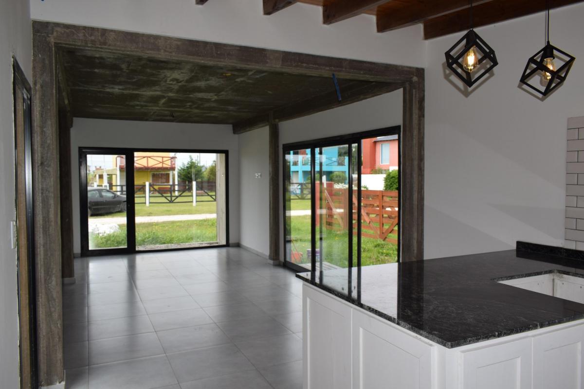 Venta de Propiedad Estilo Moderno a Estrenar en Camet Norte 5