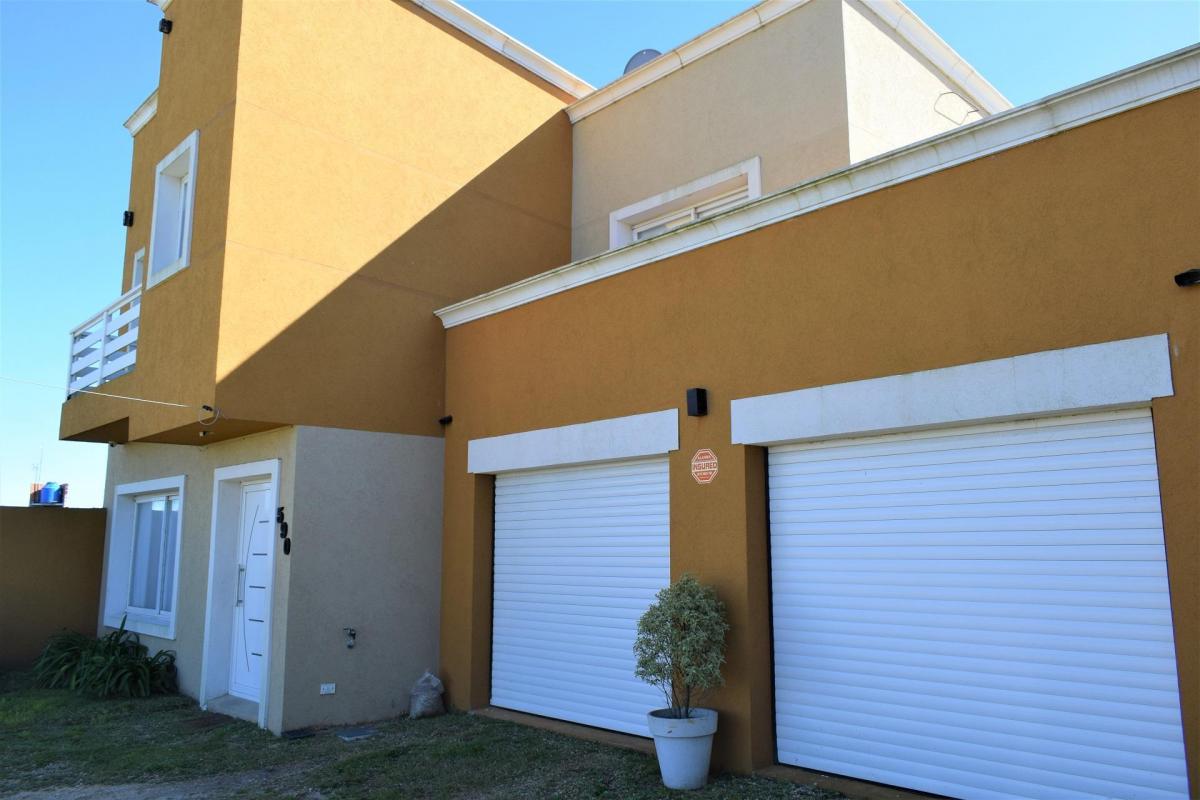 Venta de Propiedad Estilo Moderno en Camet Norte 2