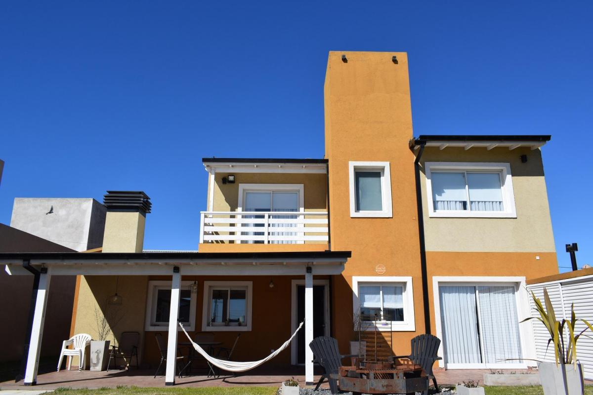 Venta de Propiedad Estilo Moderno en Camet Norte 3