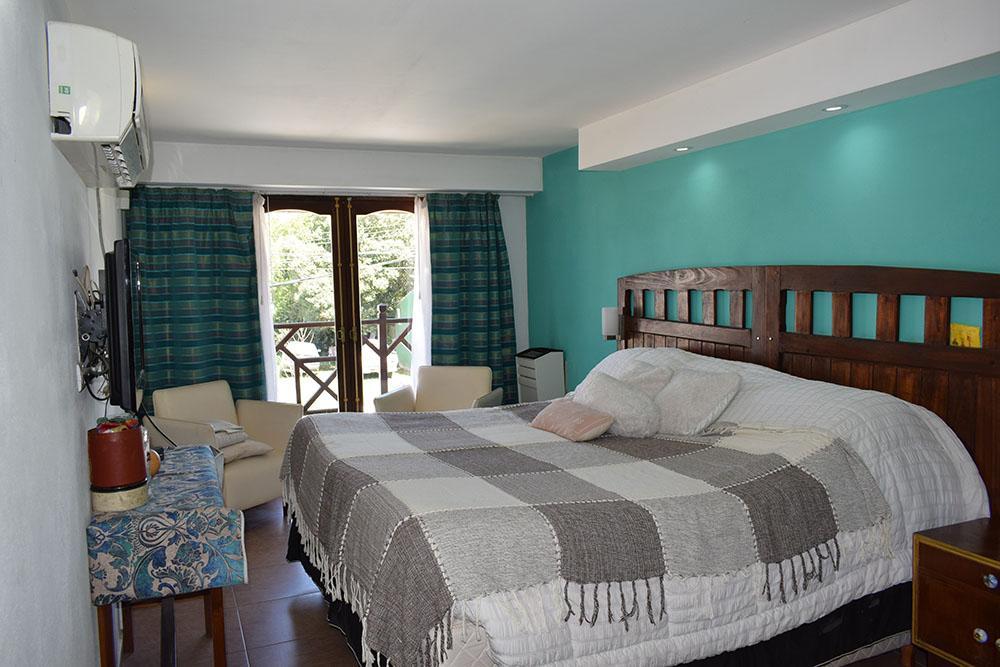 Venta de Propiedad de Categoría con Piscina en Santa Clara del Mar 1