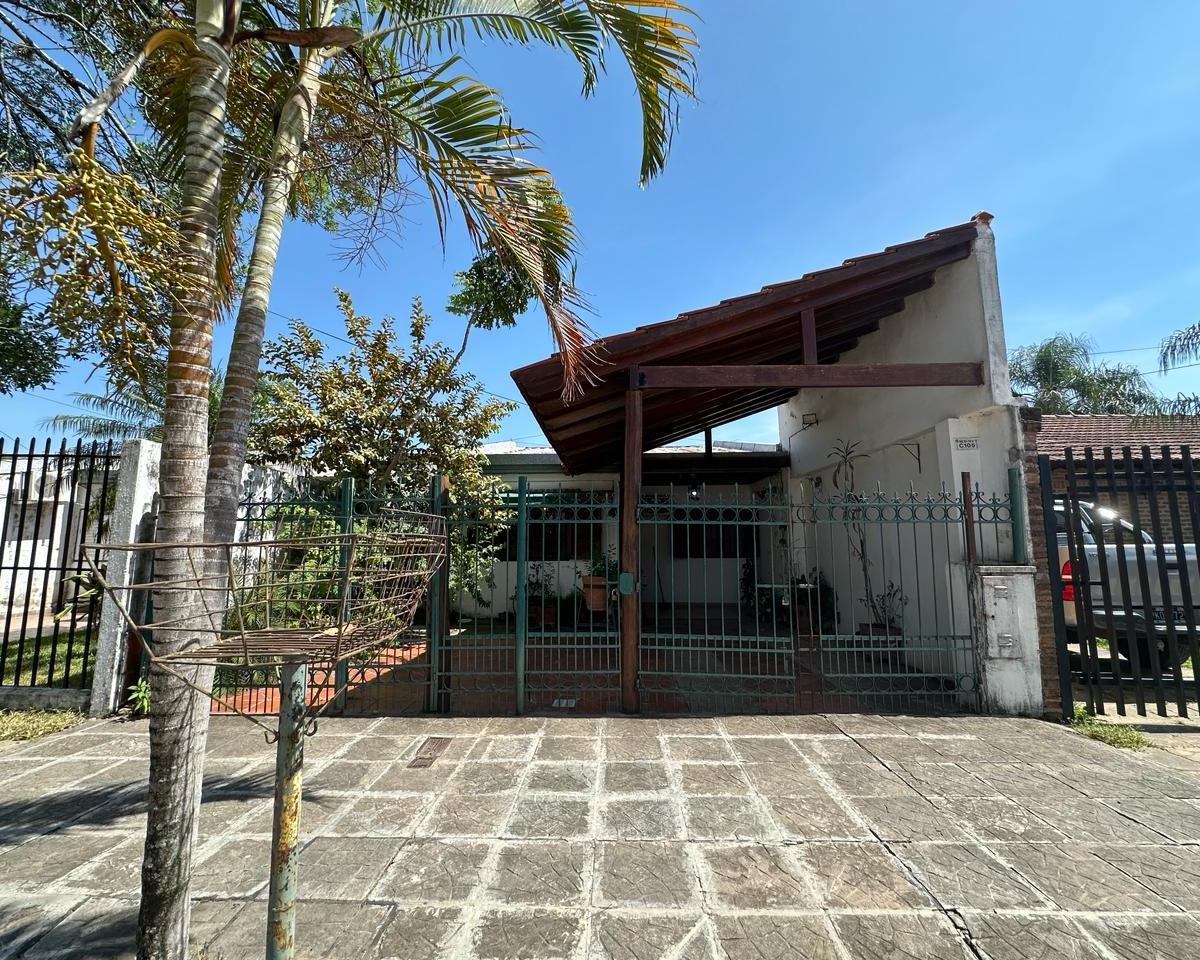 Venta de Hermosa Casa de 2 Dorm. con 2 Patios en El Barrio Molina Punta 4