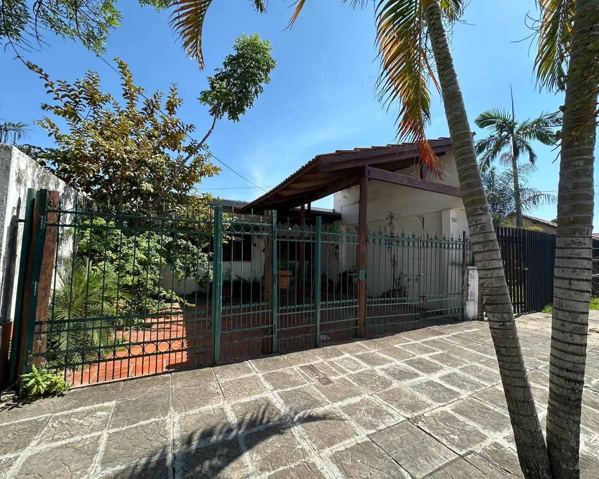 Venta de Hermosa Casa de 2 Dorm. con 2 Patios en El Barrio Molina Punta 2