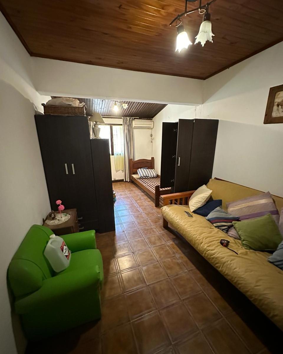 Venta de Hermosa Casa de 2 Dorm. con 2 Patios en El Barrio Molina Punta 3