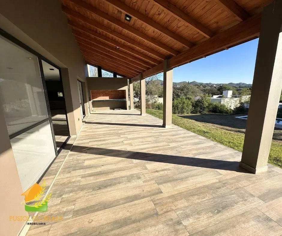 Casa a estrenar en Venta en Potrerillo de Larreta Country Golf Club – Exclusividad, confort y vistas 5