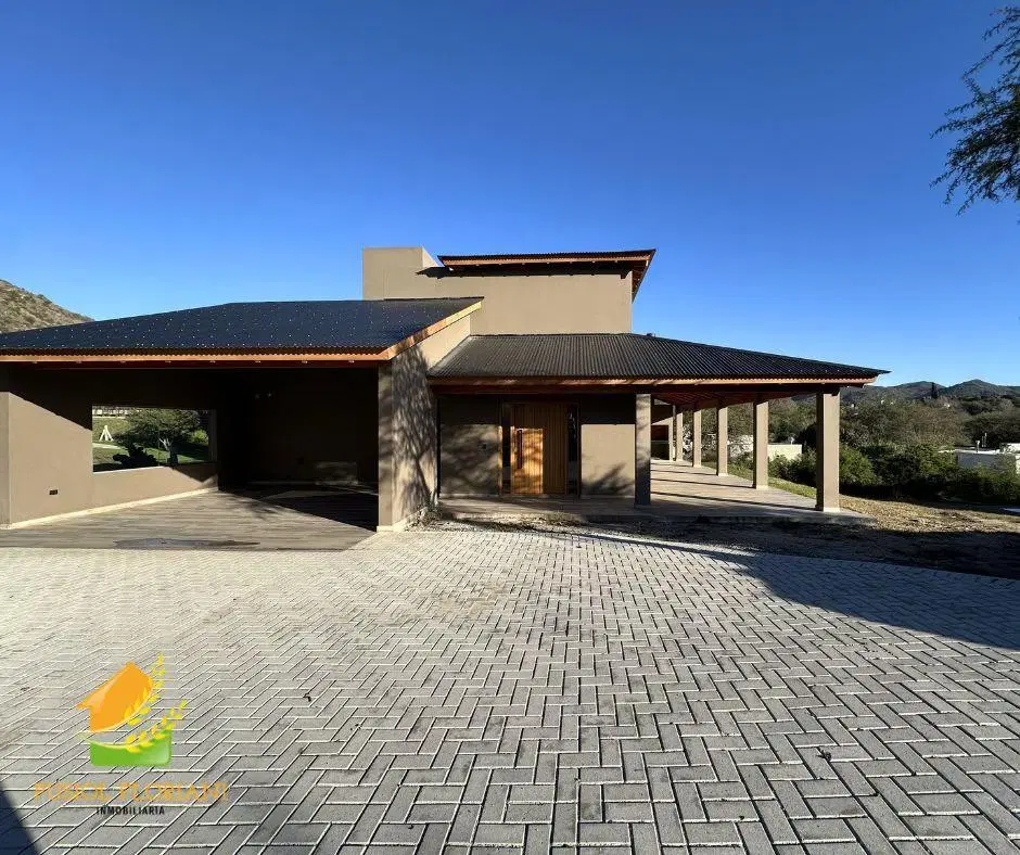 Casa a estrenar en Venta en Potrerillo de Larreta Country Golf Club – Exclusividad, confort y vistas 8