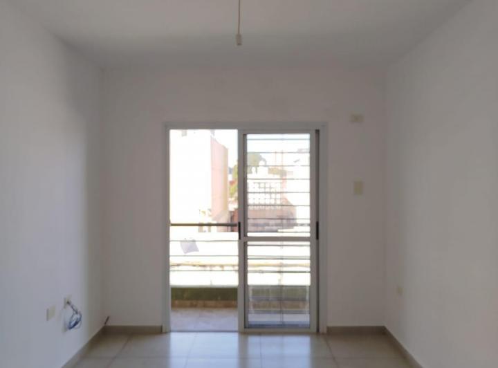 Alquilo dpto. 1 dormitorio con balcón. 2