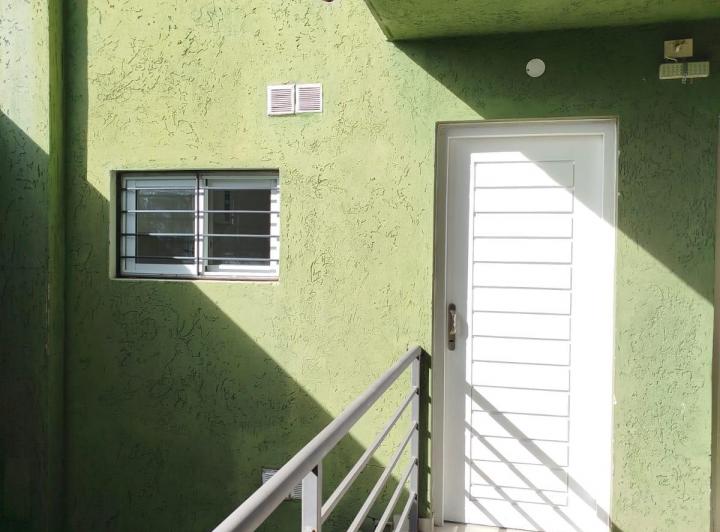 Alquilo dpto. 1 dormitorio con balcón. 3