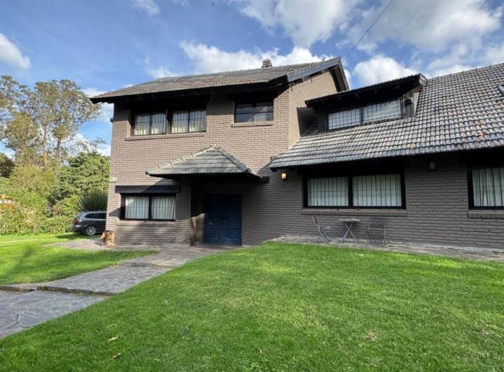 VENTA / CASA / BOSQUE PERALTA RAMOS 4