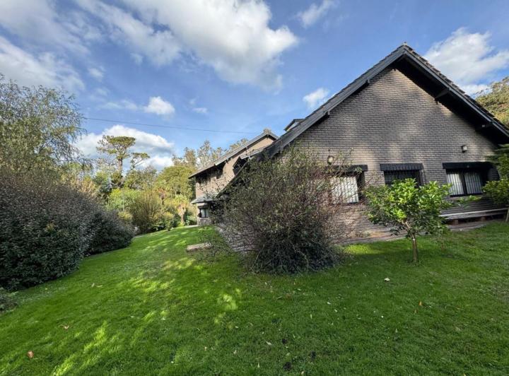 VENTA / CASA / BOSQUE PERALTA RAMOS 5