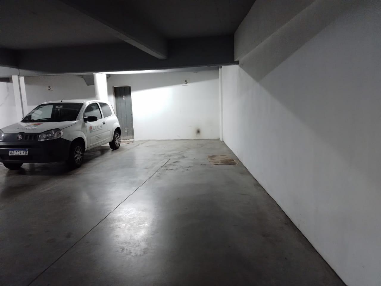 Foto de VENTA | AMPLIA OFICINA | COCHERA, imagen 4