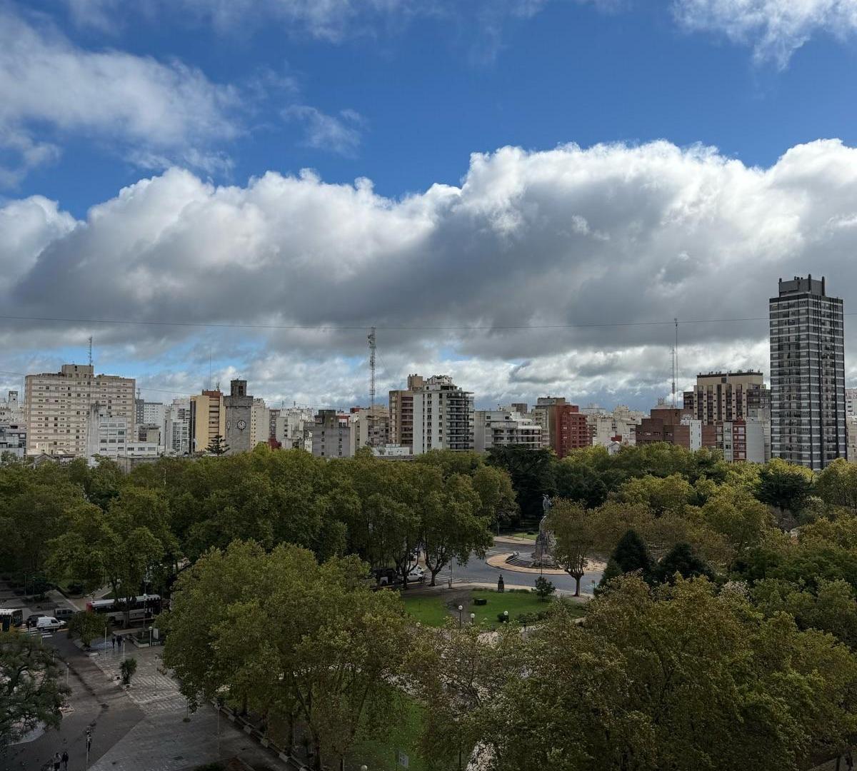 Foto de OFRECEMOS A LA VENTA HERMOSO 3 AMBIENTES CON VISTA A PLAZA SAN MARTIN, imagen 2